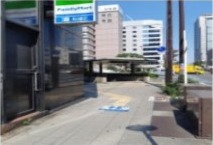 ② 出口の目印 ファミリーマート